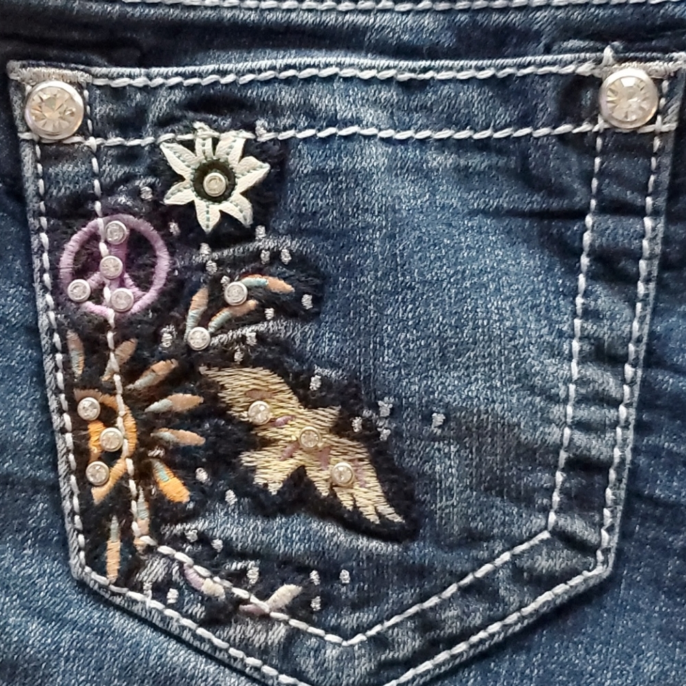 Super Cute Miss Me Shorts - Picture 3 of 8